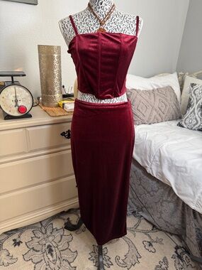 Astr Burgundy Velvet Maxi pencil 2 piece Skirt Set Jrs size M